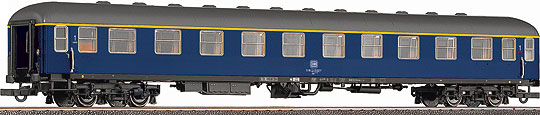 Passenger car 1st class of express train<br /><a href='images/pictures/Roco/45860.jpg' target='_blank'>Full size image</a>